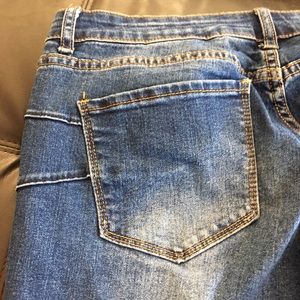 EUC! Song cropped jeans.